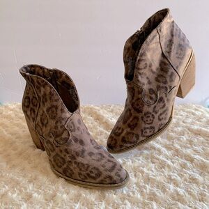 Very G Leopard Print Side Zipper Block Heel Twinkle Ankle Boots Size 11